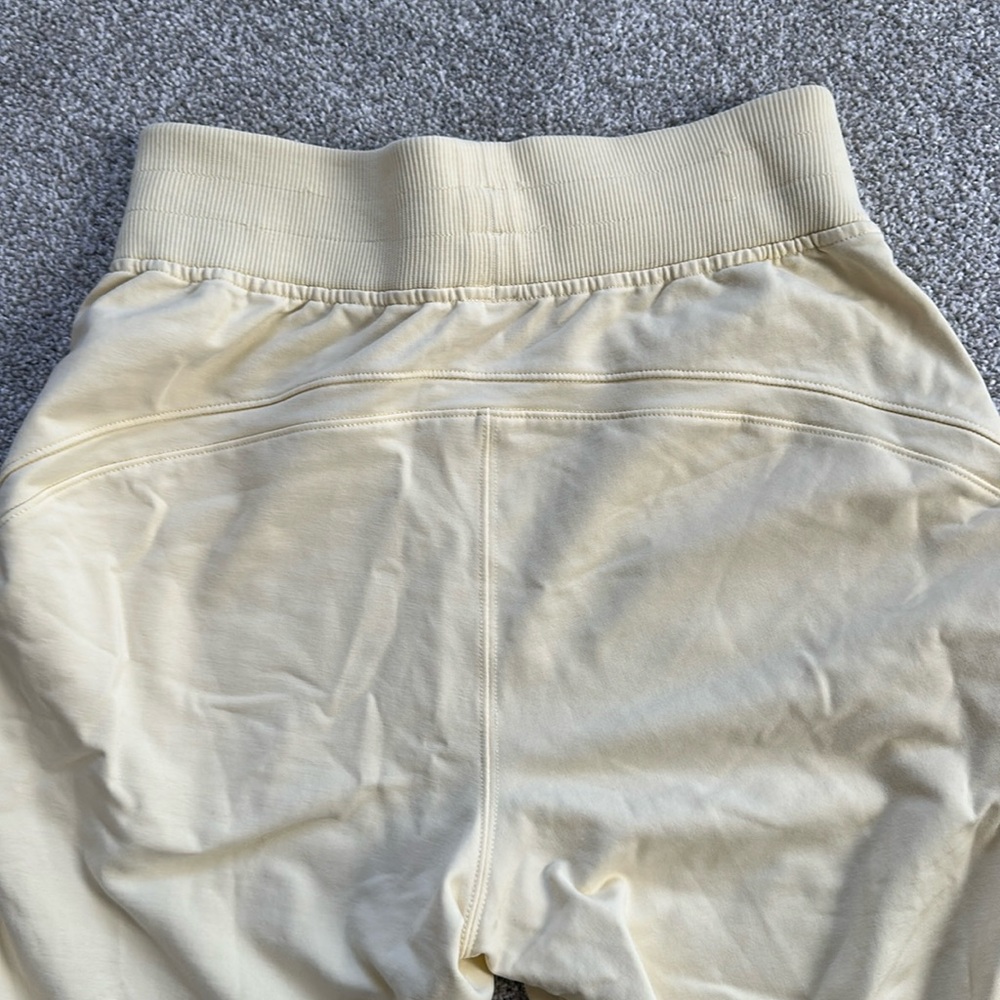 Lululemon LA Warm Down High-Rise
Jogger in Lemon Chiffon